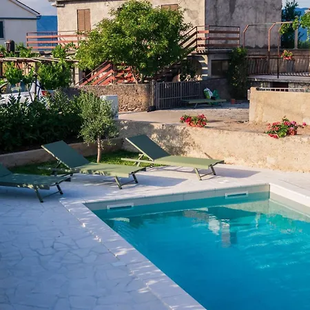 Pietra Villa Sužan
