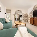Pietra Villa