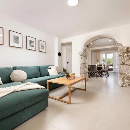 Villa Pietra *